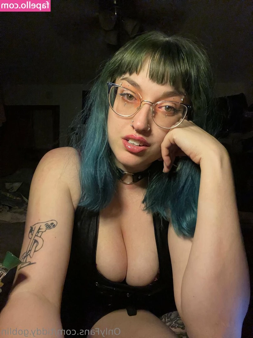 tiddy.goblin [ tiddy-goblin ] - How everyone s Sunday going  Me here watching Football