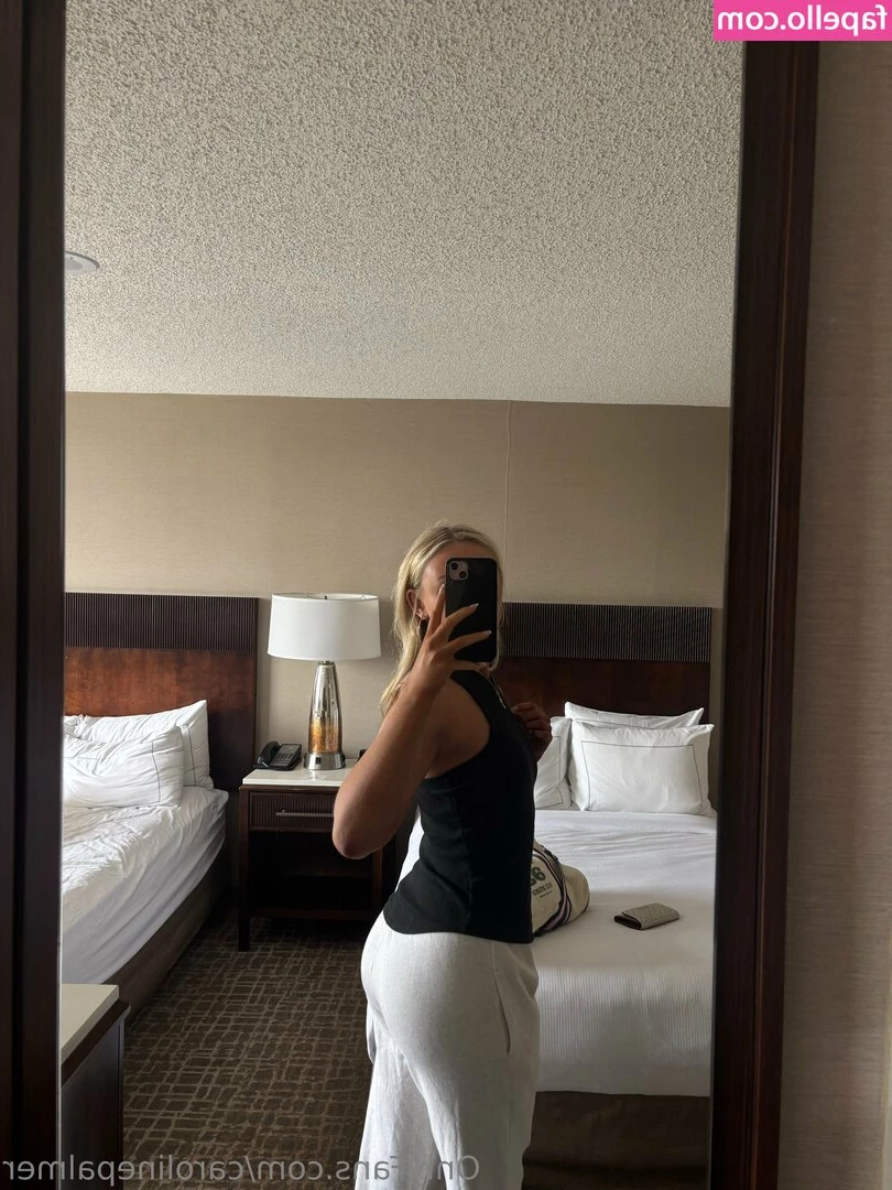 carolinepalmer - Good afternoon from me and my 8 inch meat😜🍆🍆🍆