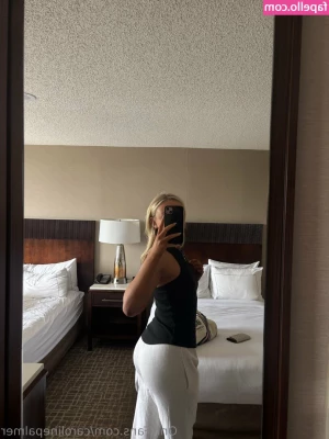 carolinepalmer - Good afternoon from me and my 8 inch meat😜🍆🍆🍆