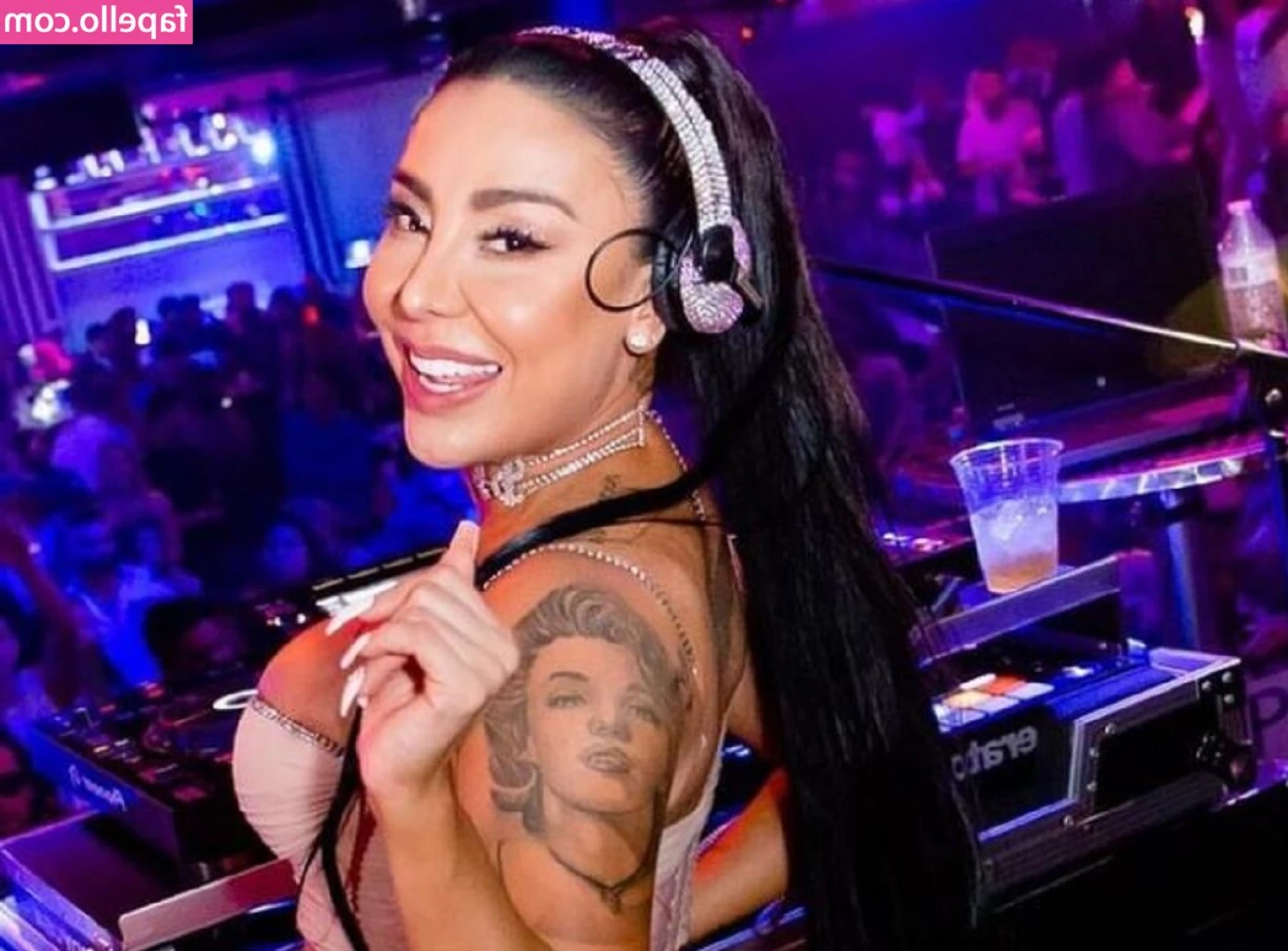 Marcela Reyes [ marcela-reyes ] - Sexy unicorns