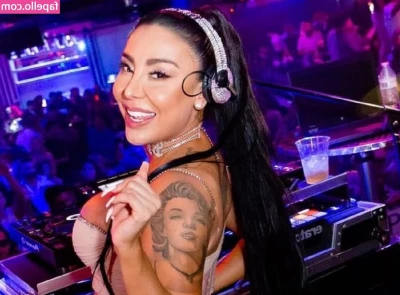Marcela Reyes [ marcela-reyes ] - Sexy unicorns