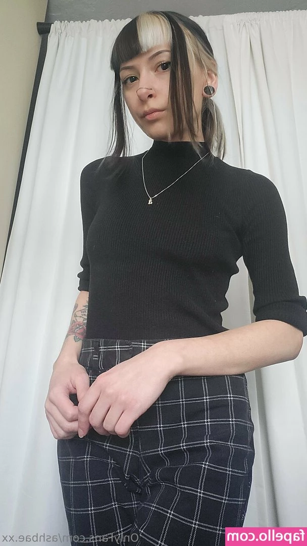 ashbae.xx [ ashbae-xx ] - Delicate  dangerous beauty