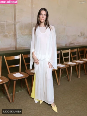 Charlotte Cardin [ charlotte-cardin ] - I M P O R T A N T      I have been debating on making my page