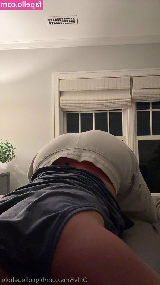 bigcollegehole - Te pajeo la pija con mis tetas?  I swipe you with my tits?