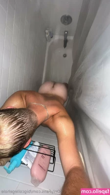 bigcollegehole - Goooood morning x My bums getting bigger    Also posting a lil foot