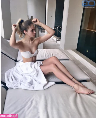 Elena Carrière [ elena-carriere ] - นมกับหีอะไรใหญ่กว่ากัน🫣