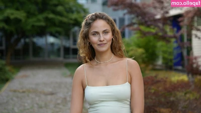 Elena Carrière [ elena-carriere ] - Lookin good  feelin great