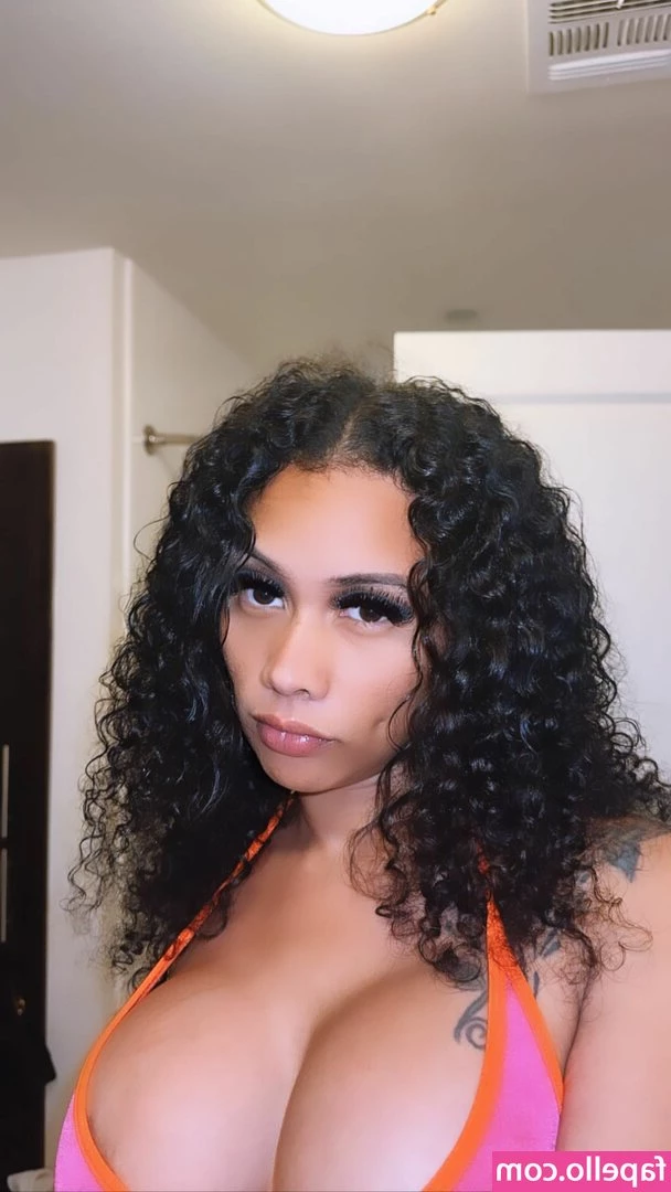 jazzymotheissuee - Some Valentine's dessert for you 🍑