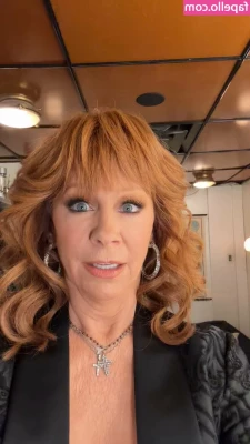 Reba McEntire [ reba-mcentire ] - I know I know  my mirror is dirty