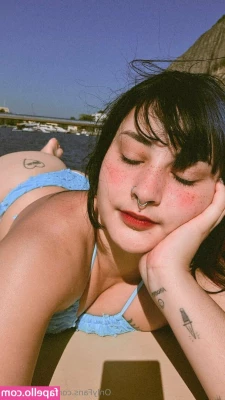 suuhflowers - Don’t forget to check out the best podcast around. 💋💋