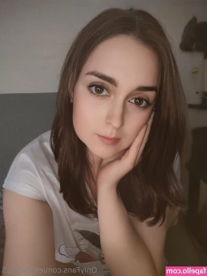 emilytoh25 - Naughty girls loved to be spanked!