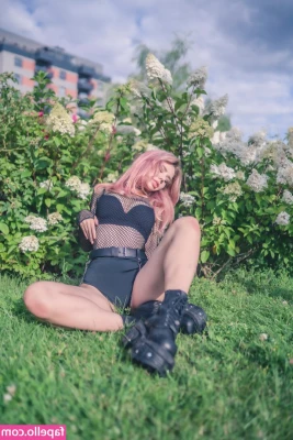 Misscoookiez - I’m taking photos today in my mask and outfit….oh u are all gonna