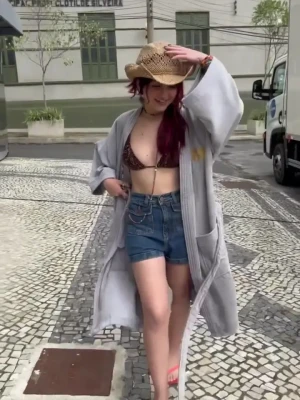 Klara Castanho [ klara-castanho ] - good morning <3 lets start this year off right 😌😌