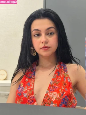 Klara Castanho [ klara-castanho ] - 💕A few more days and then the weekend starts 😘🥳
