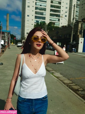 Klara Castanho [ klara-castanho ] - Wanna sniff em? 🤭