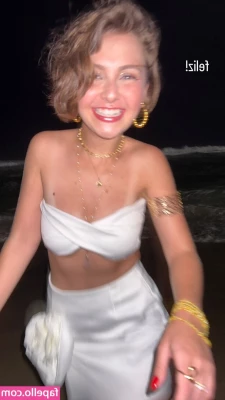 Klara Castanho [ klara-castanho ] - Aqui tranquilo