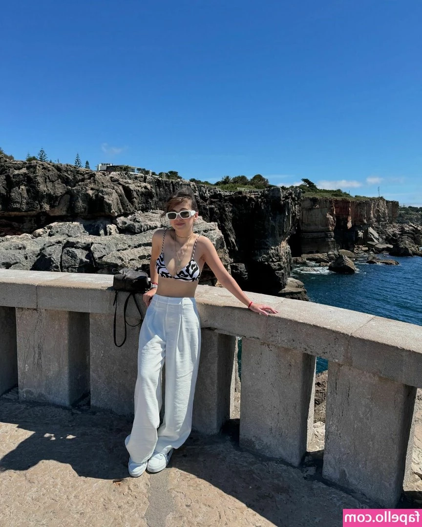Klara Castanho [ klara-castanho ] - She s ready for your dick  claudiafree Lick me all over  amp  call me