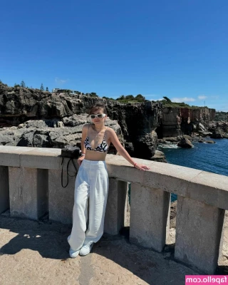 Klara Castanho [ klara-castanho ] - She s ready for your dick  claudiafree Lick me all over  amp  call me