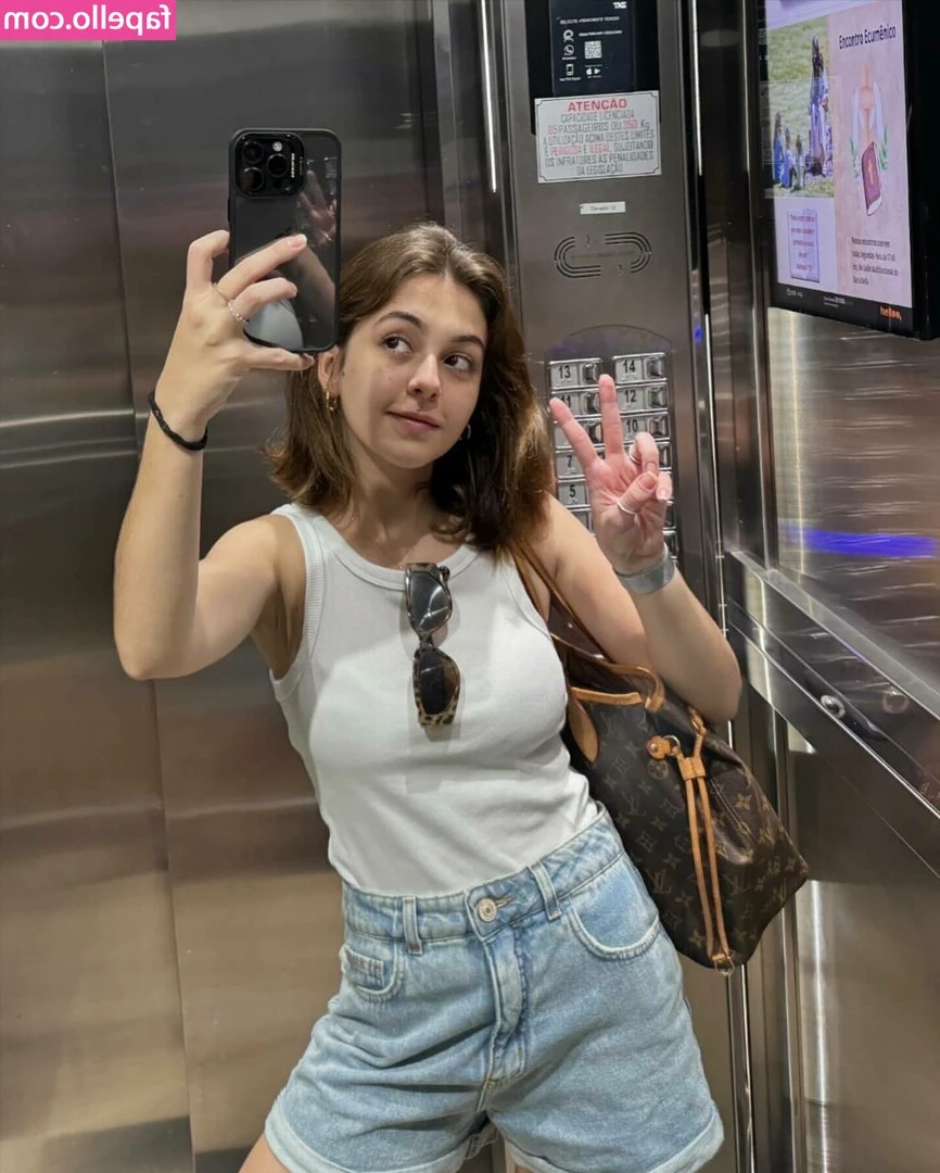Klara Castanho [ klara-castanho ] - Probando el nuevo espejo  Testing the new mirror