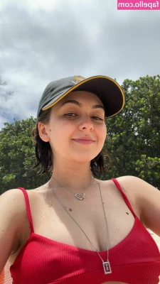 Klara Castanho [ klara-castanho ] - There s a surprise in your DM