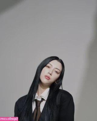 Ayaka Miyoshi [ ayaka-miyoshi ] - How has May been for you? 🥰