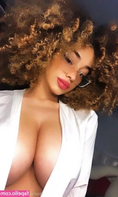 Dana Curly [ dana-curly ] - Inhale deep boys  Send a tip if you wanna sniff it