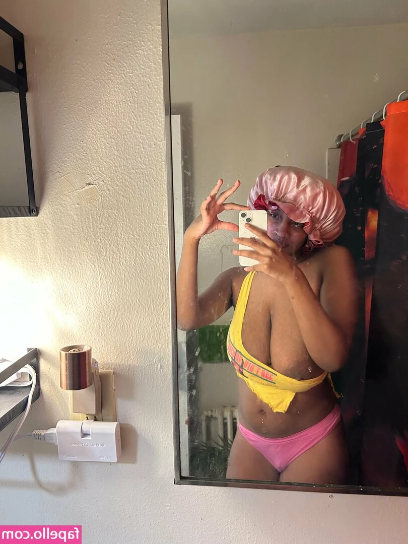 lakyaart - Who woke up horny this morning hmmm