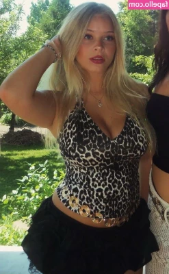 Addisyn.obrien [ addisyn-obrien ] - Tasty pussy spread ;)