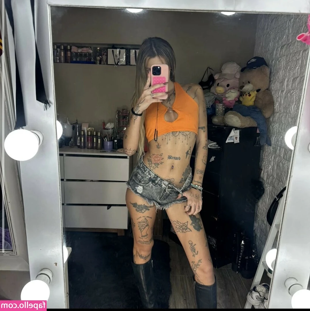 kinky.sina [ kinky-sina ] - I desperately need some pampering… Tip $50 for my pedicure and