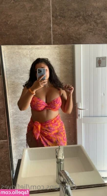 Liefloves - Cum rub sunscreen on my booty? Heheh 🍑🍑🍑🍑