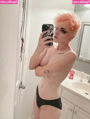 Nonbinate - It really turns me on when boys with big dicks use my lips👄 