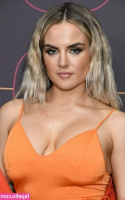 Jojo Levesque [ jojo-levesque ] - Want to see me pull them to the side?😈Click below 👇🏻  