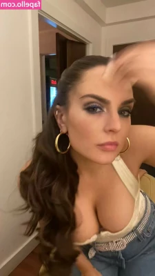 Jojo Levesque [ jojo-levesque ] - feet  pearls  fishnettights  rednails