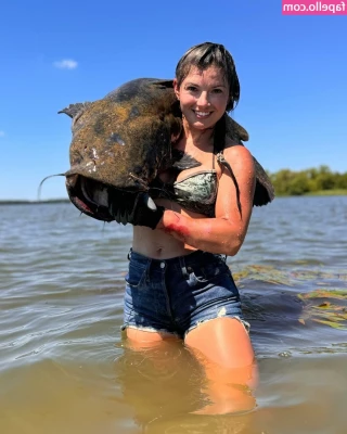 Hannah Barron [ hannah-barron ] - Good afternoon  lovelies  Would you believe I ve worked in the field