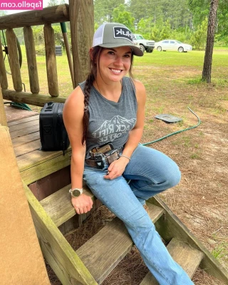 Hannah Barron [ hannah-barron ] - Nice little Sunday pic cause why not    I think I like super cute