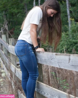 Hannah Barron [ hannah-barron ] - I m trying to practice my feet poses I think I might need a little