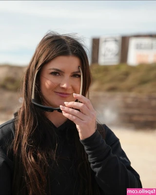 Hannah Barron [ hannah-barron ] - Smoking n casual conversation