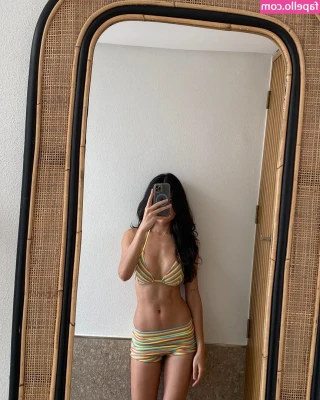 Melanie Angeles [ melanie-angeles ] - It's almost like you're spying on me while I get ready 😇