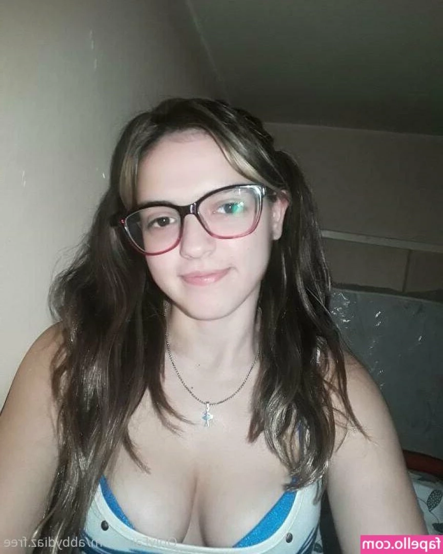 abbydiazfree - Quanto mi manca l estate e il mio culetto abbronzato  Chi vorrebbe