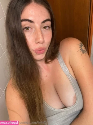 realcassiexx - OnlyFans Posing 😘