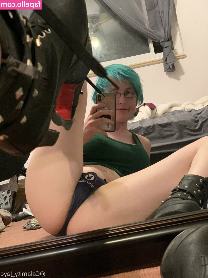 calamity_jaye [ calamity-jaye ] - Would you kiss every inch of my body? ❤️