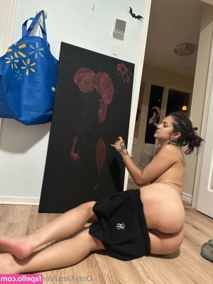 venus_kittyxo [ venus-kittyxo-1 ] - New house here in girona and first bum shot in bed  Not the best