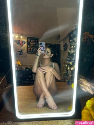 venus_kittyxo [ venus-kittyxo-1 ] - Little cutie @Sandra_tiny is 18 years just turned old🤤 This angel