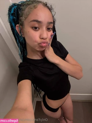 angelicaaaaa [ angelicaaaaa-3 ] - Video: Fingering my pussy in a chair