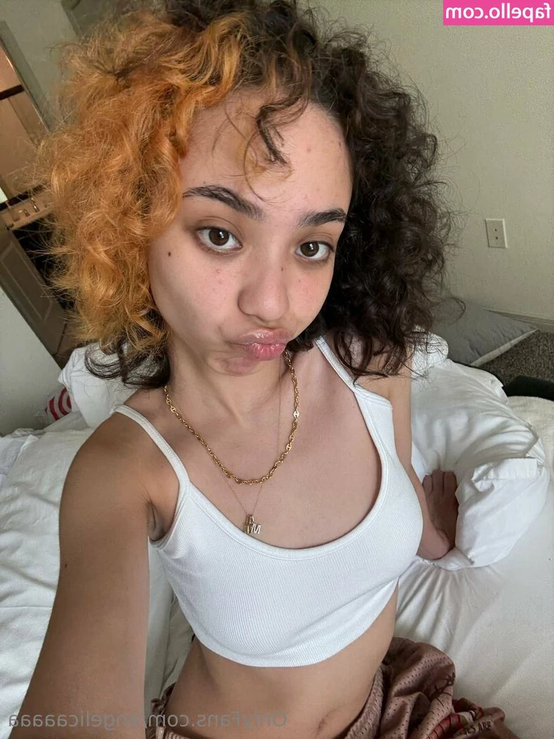 angelicaaaaa [ angelicaaaaa-3 ] - Odio salir de la cama cuando hace frío