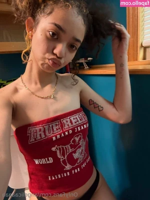 angelicaaaaa [ angelicaaaaa-3 ] - I love when good little piggys send food just to make me happy 😊