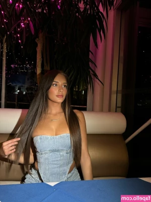 shyyjudge - Arabelle Raphael is a natural slut who loves flaunting her naughty