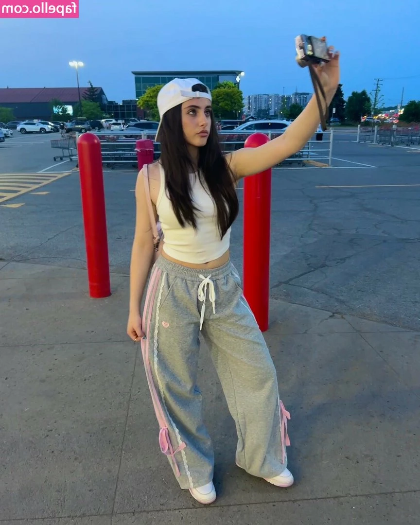 Donaxaah - Hunting fun  Message a  7 tip to see the video I d me licking a titty