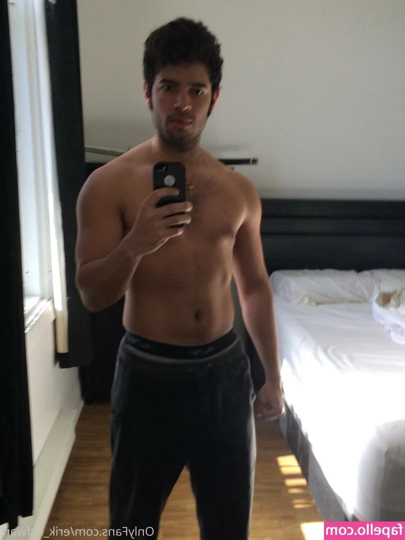 erik_nsfwart [ erik-nsfwart ] - I love it I love it