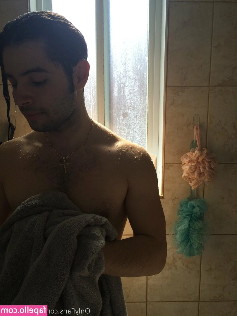 erik_nsfwart [ erik-nsfwart ] - I m so tired